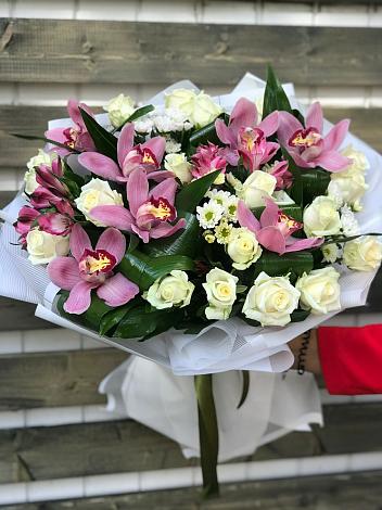 Букет цветов из: Розы и Хризантемы в Учкекен