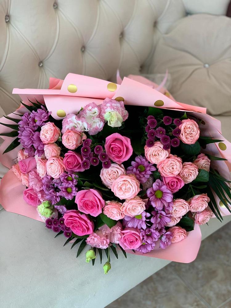 Букет цветов из: Хризантемы, Розы и Лизиантусы в Учкекен