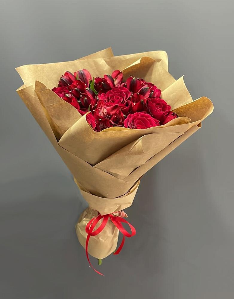 Букет цветов из: Альстромерии и Розы в Учкекен