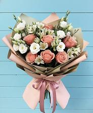 Букет цветов из:  Розы, Альстромерии и Лизиантусы в Учкекен