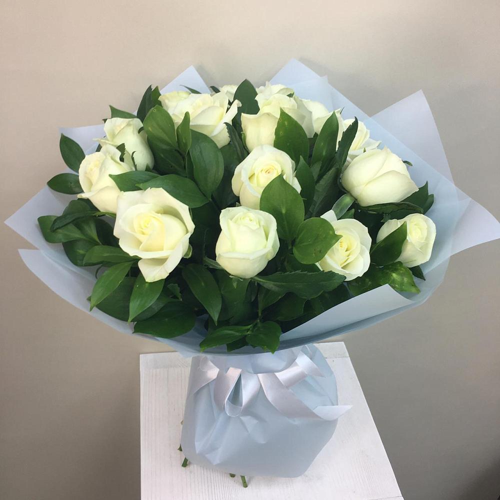 Букет 15 Белых роз Проуд в Учкекен