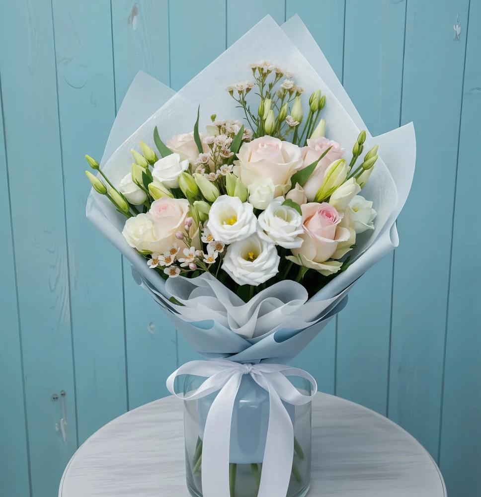 Букет цветов из: Розы и Лизиантусы в Учкекен