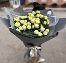 Букет Белые кустовые розы Солинеро в Учкекен