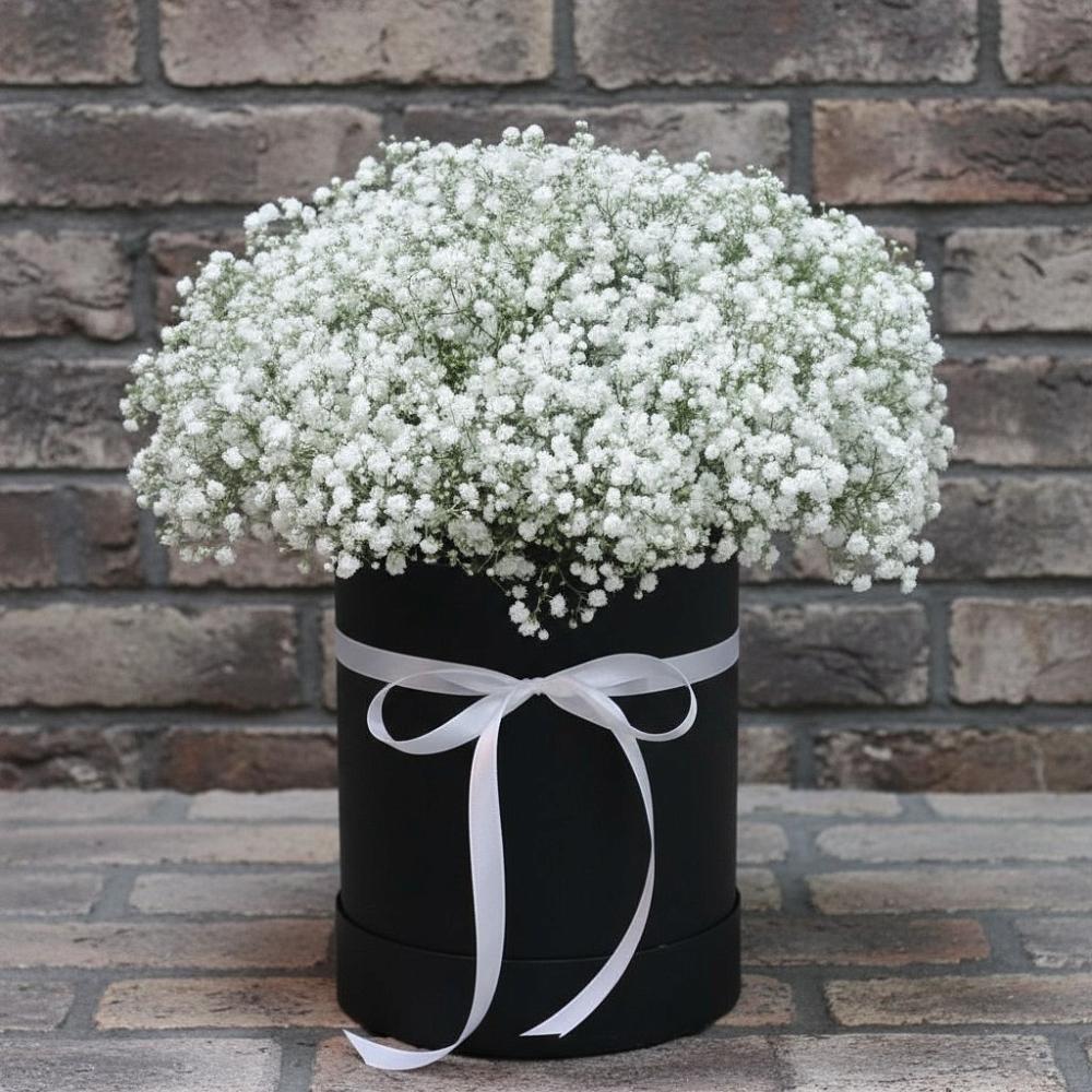 Цветочная композиция из Гипсофила в шляпной коробке в Учкекен