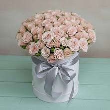 Цветочная композиция из Розы в шляпной коробке в Учкекен