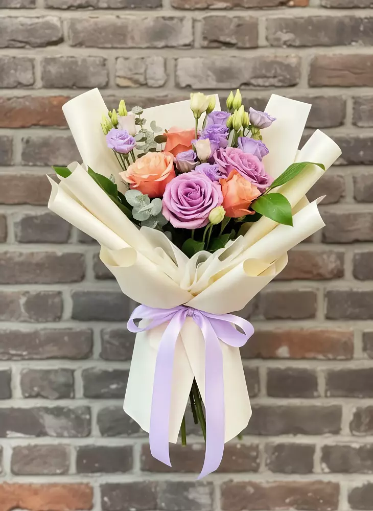 Букет цветов из: Лизиантусы и Розы в Учкекен