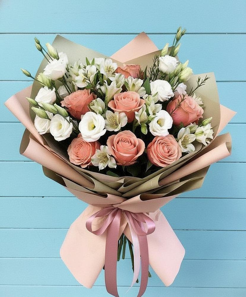 Букет цветов из: Розы, Альстромерии и Лизиантусы в Учкекен