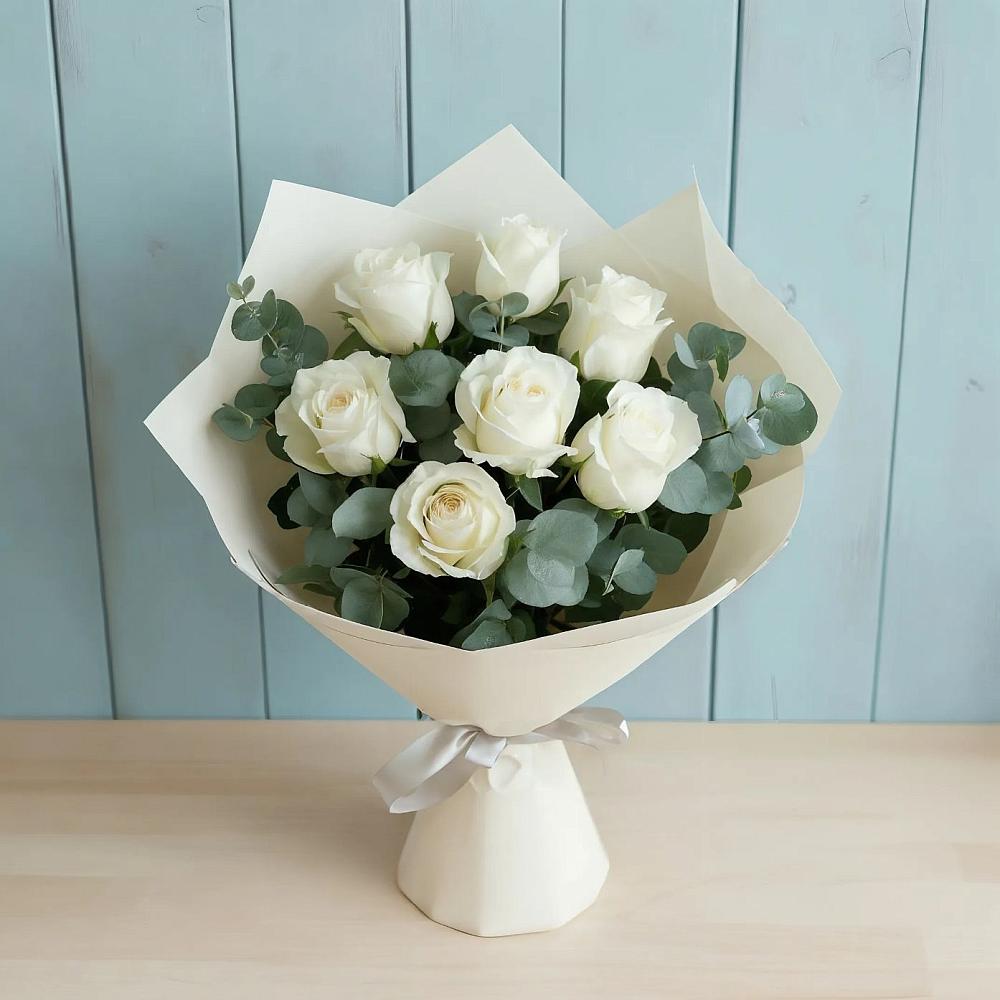 Букет Белые розы в Эвкалипте в Учкекен
