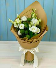 Букет цветов из:  Хризантемы и Лизиантусы в Учкекен