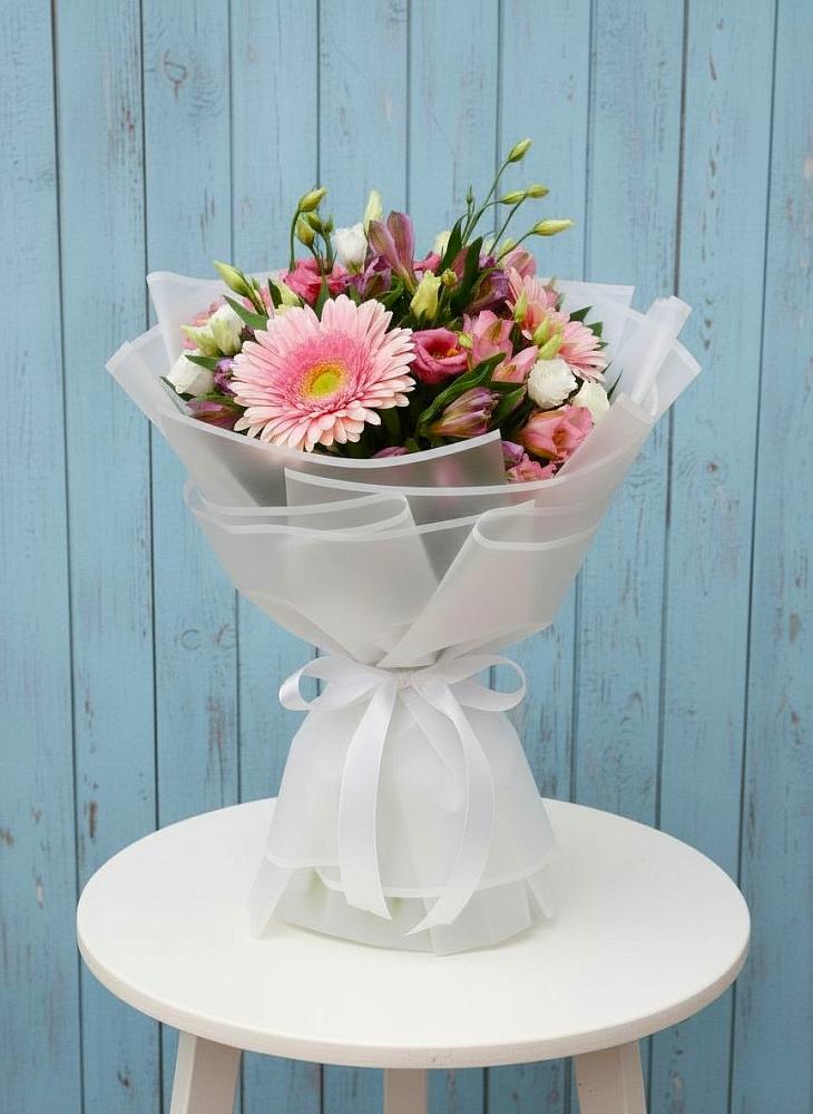 Букет цветов из: Герберы, Альстромерии и Лизиантусы в Учкекен