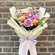 Букет цветов из:  Лизиантусы и Розы в Учкекен