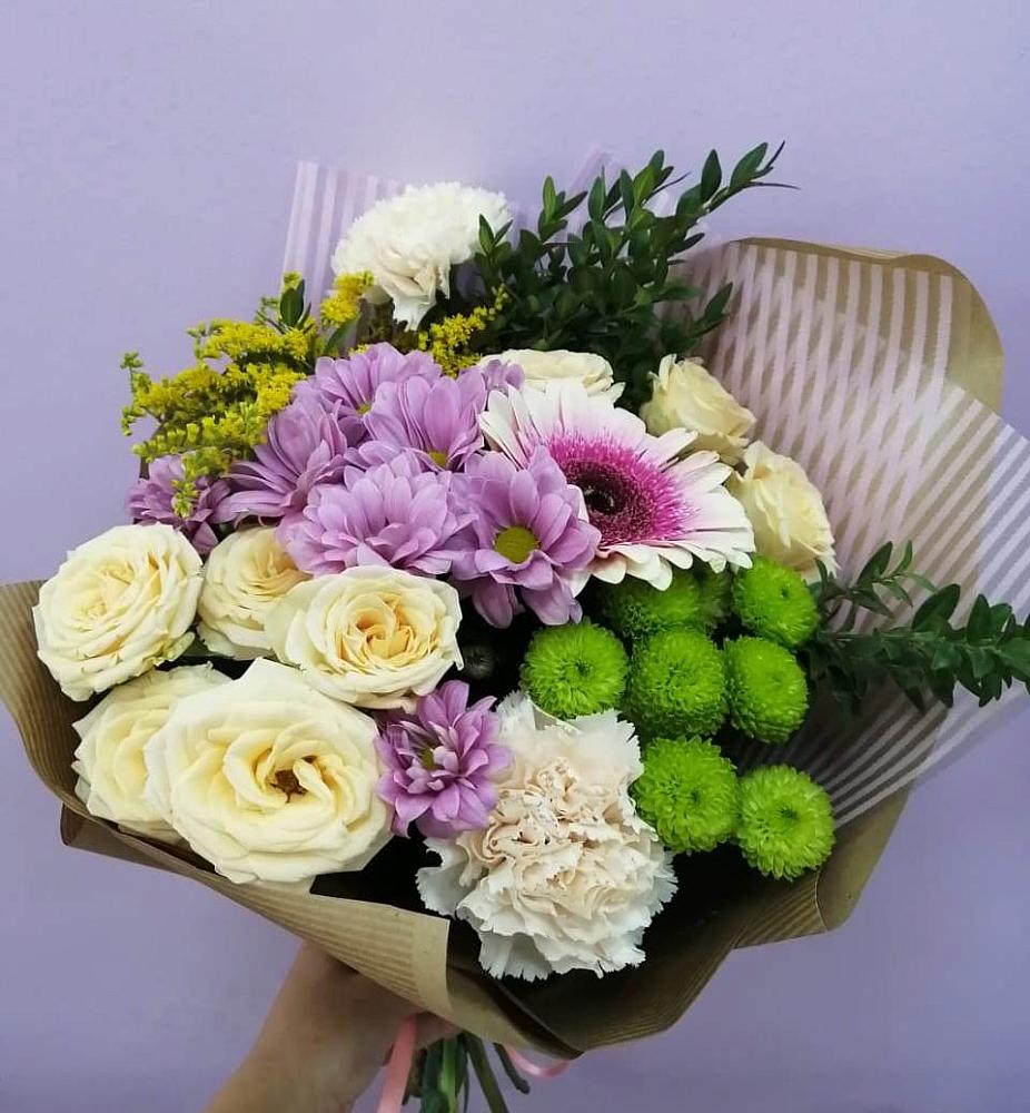 Букет цветов из: Хризантемы, Розы, Гвоздики и Герберы в Учкекен