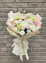 Букет цветов из:  Гвоздики, Розы, Лизиантусы и Хризантемы в Учкекен