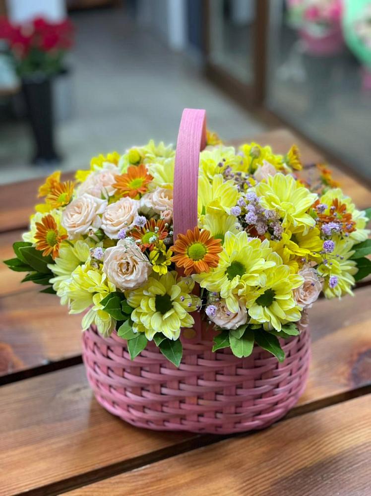 Цветочная композиция из Хризантемы и Розы в корзине в Учкекен