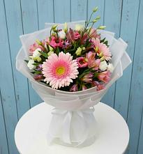 Букет цветов из:  Герберы, Альстромерии и Лизиантусы в Учкекен