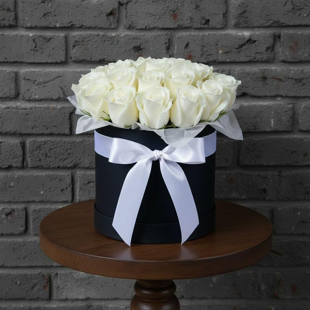 Цветочная композиция из Розы в шляпной коробке в Учкекен