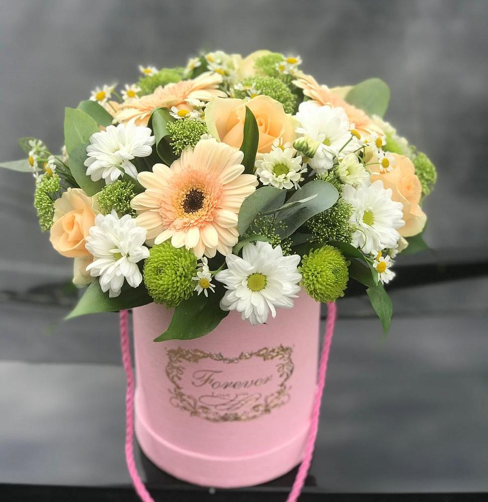 Цветочная композиция из Розы, Герберы и Хризантемы в шляпной коробке в Учкекен