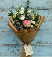 Букет цветов из:  Розы и Лизиантусы в Учкекен