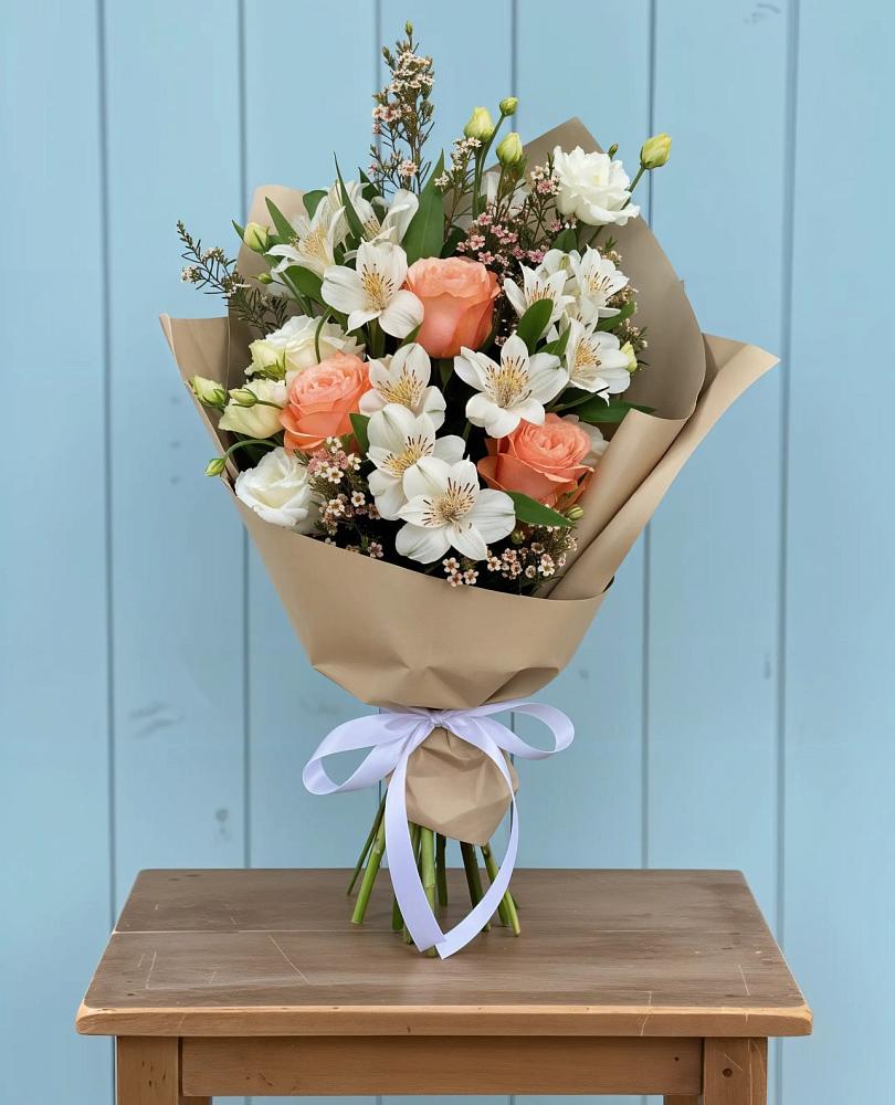 Букет цветов из: Альстромерии, Лизиантусы, Розы и Хризантемы в Учкекен