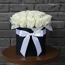 Цветочная композиция из Розы в шляпной коробке в Учкекен